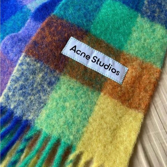 *only tried on * ACNE STUDIOS
Checked Scarf rainbow - Picture 1 of 3